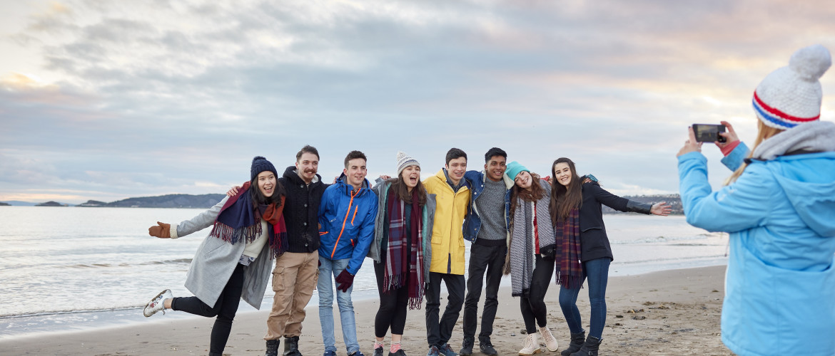 Students on beach (welsh)